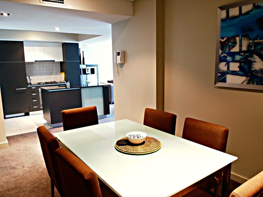 Adelaide Dress Circle Apartments - North Terrace Quarto foto